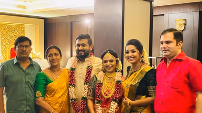 'ഇന്നും നീയെന്റെ ചോട്ടുവാണ്..'; സ​ഹോദരന്റെ വിവാഹ വേദിയിൽ തിളങ്ങി നവ്യാ നായർ, ചിത്രങ്ങൾ