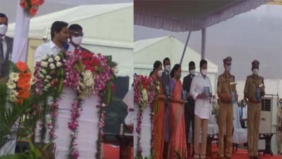 దళితులపై దాడులు... ఎంత పెద్దవారయినా వదిలిపెట్టొద్దు: పోలీసులకు సీఎం ఆదేశాలు