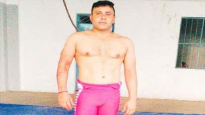 శానిటైజర్ తాగి... జాతీయస్థాయి కుస్తీ క్రీడాకారుడు మృతి