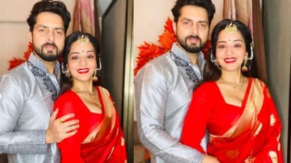 বাড়িতে বসেই মোনালিসার পুজো পরিক্রমা, পঞ্চমীতে লাল শাড়িতে সেজে উঠলেন ভোজপুরী নায়িকা