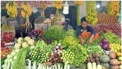 ഇന്ധന വില വര്ധനയ്ക്കൊപ്പം കുതിച്ച് പച്ചക്കറി വില; പലവ്യഞ്ജന വിലയില് മാറ്റമില്ലെന്ന് വ്യാപാരികള്