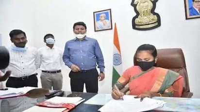 ''బాలికే భవిష్యత్''...కేంద్ర మంత్రి చేత ప్రశంసలు పొందిన ఏపీ కలెక్టర్