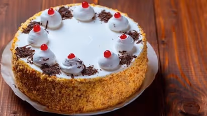 വീട്ടില് കേക്കുണ്ടാക്കി വില്ക്കുന്നവരുടെ ശ്രദ്ധയ്ക്ക്; പണി വാങ്ങല്ലേ...