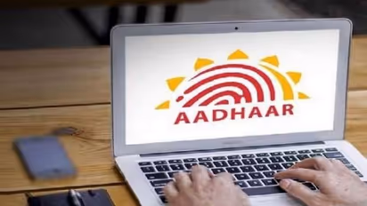 എല്ലാ ബാങ്ക് അക്കൗണ്ടുകളും മാർച്ചിന് മുൻപ് ആധാറുമായി ലിങ്ക് ചെയ്യിപ്പിക്കാൻ നിർദ്ദേശം