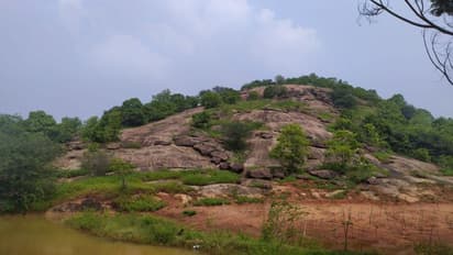 దీక్షిత్ ను మందసాగర్ ఇలా కిడ్నాప్ చేశాడు (ఫొటోలు)