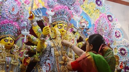 জল দিয়ে গিয়ে গলিয়ে প্রতিমা নিরঞ্জন ত্রিধারা সম্মেলনীতে, তৈরি কৃত্রিম জলাশয়