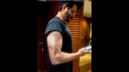 63-ാം വയസിലും ചെറുപ്പക്കാരെ പോലും അതിശയിപ്പിക്കുന്ന ശരീര സൗന്ദര്യം; അനിൽ കപൂറിന്റെ ഷർട്ട് ലെസ് ചിത്രങ്ങൾ വൈറൽ