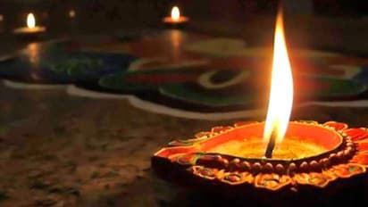 नवरात्रि की अष्टमी पर करें इन 8 में से कोई 1 उपाय, बढ़ेगा सौभाग्य और दूर हो सकती हैं परेशानियां