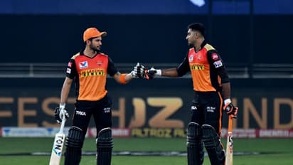 அவன்லாம் ஒரு ஆளுன்னு டீம்ல எடுக்குறீங்களே..? ஆள மாத்துங்கப்பா.. சன்ரைசர்ஸ் அணிக்கு முன்னாள் வீரரின் அட்வைஸ்