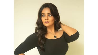 బ్లాక్‌టాప్‌తో.. కొంటె చూపులతో.. హాట్‌ బేబీ శ్రీముఖి లేటెస్ట్ పిక్స్ హంగామా!