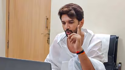 എൽജെപിയിൽ പൊട്ടിത്തെറി, ചിരാഗ് പസ്വാനെ അധ്യക്ഷ സ്ഥാനത്ത് നിന്ന് നീക്കി