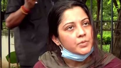 హీరోయిన్ పై లాడ్జ్ ఓనర్ పోలీస్ కంప్లైంట్! పొలిటీషియన్ వాడుకుని వదిలేశాడంటూ..