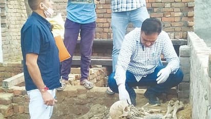 नवरात्रि में खुला खौफनाक घटना का राज: घर में जब अचानक निकला नर कंकाल, खोपड़ी देख चीख पड़े लोग