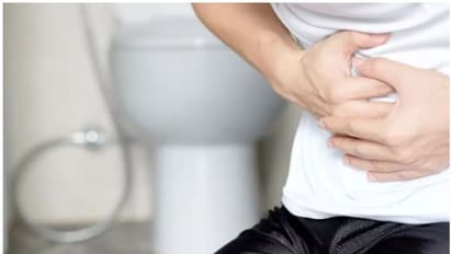 কোষ্ঠকাঠিন্য থেকে রক্ত পড়ছে, এক গ্লাস গরম দুধের সাথে মিশিয়ে নিন এই উপাদান