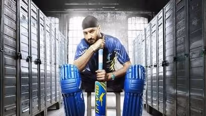 After Mohammad Amir, now Harbhajan Singh takes on Pakistani journalists on Twitter: Here's why