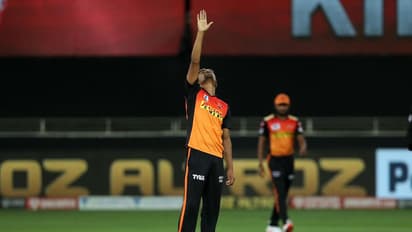 கோலியை அதிகமுறை வீழ்த்திய பவுலர்; ஐபிஎல்லில் அபாரமான சாதனைகளுக்கு சொந்தக்கார பவுலர்! ஏலத்தில் விலைபோகாத கொடுமை