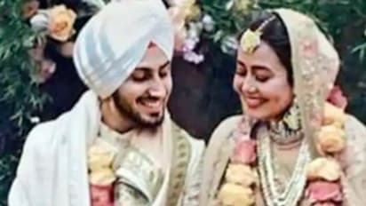 ವಿರುಷ್ಕಾ ವಿವಾಹ ನೆನಪಿಸುತ್ತೆ ಸಿಂಗರ್ ನೇಹಾ ಕಕ್ಕರ್ ಮದುವೆ ಫೋಟೋ..!