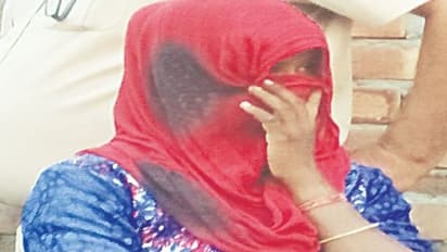 खतरनाक निकली ये पत्नी, प्यार के जुनून में फिल्म देख की पति की हत्या..खुद दफनाया शव..रोज उसी पर नहाती