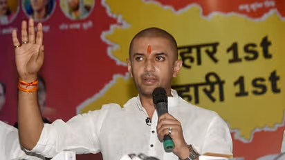 ಎಲ್ಜೆಪಿ ಒಳಗಿನ ಗುದ್ದಾಟ ತೀವ್ರ: ಪಶುಪತಿ ಬಣದಿಂದ ಚಿರಾಗ್ ಉಚ್ಚಾಟನೆ!