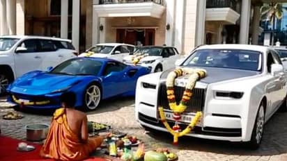 ಎಂಟಿಬಿ ನಾಗರಾಜ್ ಮನೆಯಲ್ಲಿ ಆಯುಧ ಪೂಜೆ: ಕಂಗೊಳಿಸಿದ  ಫೆರಾರಿ, ರೋಲ್ಸ್ ರಾಯ್ಸ್