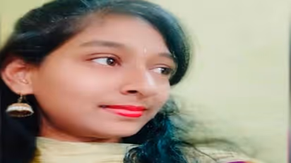 ನಾಣ್ಯ ಹಾಕಬೇಕೆಂದು ಹೆತ್ತವರ ಕಣ್ಣೆದುರಲ್ಲೇ ನದಿಗೆ ಜಿಗಿದು ಯುವತಿ ಆತ್ಮಹತ್ಯೆ!