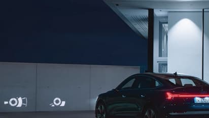 ഹെഡ്ലൈറ്റിട്ടാല് മായാജാലം, പുത്തന് പരീക്ഷണവുമായി ഈ കമ്പനി!