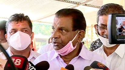 'ആരും ഉമ്മൻചാണ്ടിക്ക് പിന്നിൽ ഒളിക്കേണ്ട'; പക തീർത്തേ അടങ്ങുവെന്ന സമീപനം ശരിയല്ലെന്ന് തിരുവഞ്ചൂർ