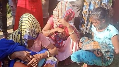 डिलीवरी कराकर परिवार के साथ लौट रही थी मां, लेकिन अगले ही पल नवजात समेत 3 बच्चों की हो गई मौत