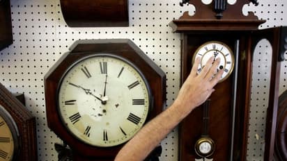 ബ്രിട്ടനില് ക്ലോക്കുകളിലെ സമയം ഇന്നലെ ഒരു മണിക്കൂര് പിറകോട്ട് മാറ്റിയത് എന്തിനാണ്?