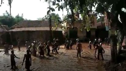 কাদা মেখে বিজয়ার শুভেচ্ছা বিনিময়, অভিনব বিজয়া দশমী পালন বাঁকুড়ায়