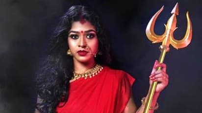 লাল শাড়িতে হাতে ত্রিশূল নিয়েই মদ-গাঁজায় চুর, মহম্মদের পর 'বিকৃত ছবি' বিতর্কে দেবী দুর্গা