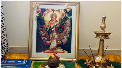 മാതാപിതാക്കള്ക്കൊപ്പം ആദ്യാക്ഷരം കുറിച്ച് ഒമാനിലെ പ്രവാസി കുരുന്നുകള്