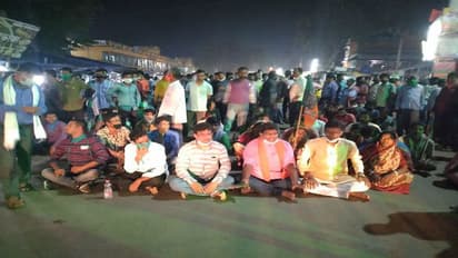 বিজেপি কর্মীর ঝুলন্ত দেহ উদ্ধার, প্রতিবাদে মেদিনীপুরে পুলিশকে ঘিরে বিক্ষোভ-অবরোধ