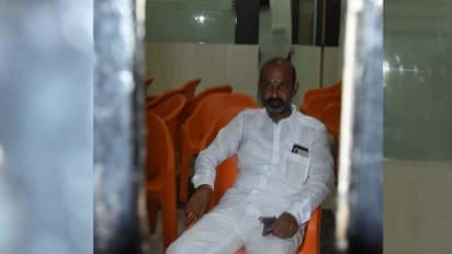 రెండో రోజు కొనసాగుతున్న బండి సంజయ్ దీక్ష: సిద్దిపేట సీపీపై చర్యకు డిమాండ్