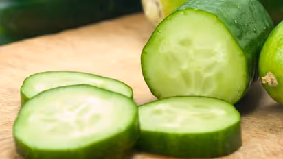 കണ്ണിന് ചുറ്റുമുള്ള കറുപ്പകറ്റാൻ കിടിലനൊരു വഴി!