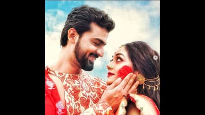 বিয়ের আগেই হবু স্বামীর সিঁদুরে নিজেকে রাঙালেন 'ঝিনুক', ঘনিষ্ঠ আদরের মুহূর্ত তুমুল ভাইরাল