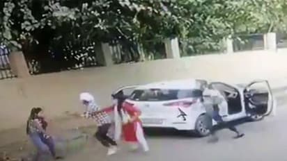 లవ్ జిహాద్ కోణం.. వాళ్లని ఎన్కౌంటర్ చేయాల్సిందే: హర్యానా విద్యార్ధిని తల్లిదండ్రులు