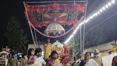 ಹರಕೆ ಹೊತ್ತು 9 ದಿನವೂ ಕುಟುಂಬದ ಜೊತೆ ಪಲ್ಲಕ್ಕಿ  ಎಳೆದ ರೋಹಿಣಿ ಸಿಂಧೂರಿ