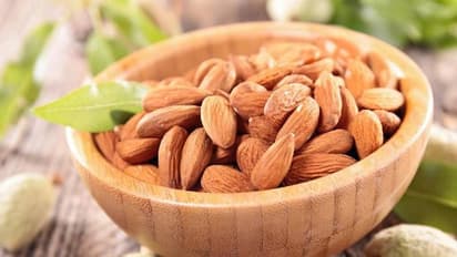 ആരോഗ്യമുള്ള തലമുടിക്കും ചര്‍മ്മത്തിനും ഡയറ്റില്‍ ഉള്‍പ്പെടുത്താം ഈ ഭക്ഷണങ്ങള്‍...