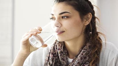 প্রতিদিন মাত্র ৮ গ্লাস জল, মুক্তি পাবেন হাজারো জটিল সমস্যা থেকে