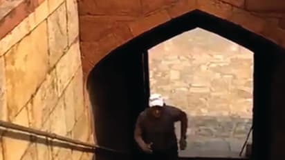 హిస్టారికల్ స్పాట్లో అజారుద్దీన్ వ్యాయామం: ఆ ఫిట్నెస్కు నెటిజన్ల ఫిదా