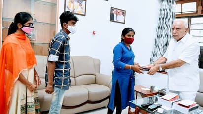 ಪ್ರವಾಹದಲ್ಲಿ ಪುಸ್ತಕಗಳನ್ನು ಕಳೆದುಕೊಂಡಿದ್ದ ವಿದ್ಯಾರ್ಥಿಗಳನ್ನ ಕರೆಯಿಸಿ ನೆರವು ನೀಡಿದ ಸಿಎಂ