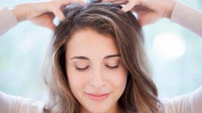 চুলে তেল দেওয়ার সময় এই ভুলগুলো করছেন, চুল ঝরা আরও বেড়ে যেতে পারে