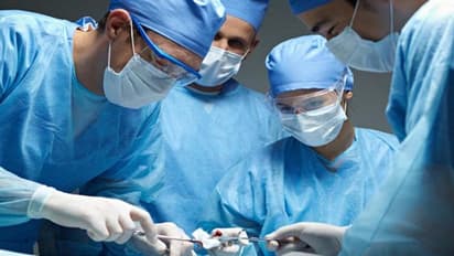 చాయ్ లేట్‌గా ఇచ్చారని ఆపరేషన్ చేయకుండానే నలుగురు పేషెంట్లను వదిలి థియేటర్ నుంచి వెళ్లిపోయిన డాక్టర్