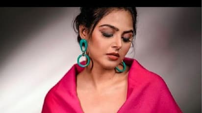 బిగ్ బాస్ బ్యూటీ మోనాల్ గజ్జర్ మతిపోగోట్టే ఫోటోలు