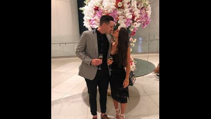 বিকিনিতে উপচে পড়ছে সুডৌল স্তনযুগল, চিনে নিন মুম্বই ইন্ডিয়ান্স তারকার সুপার সেক্সি বউকে