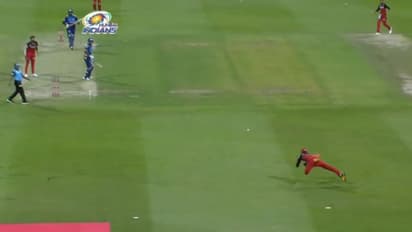 പറക്കും പടിക്കല്; ലോകോത്തര ക്യാച്ചുമായി മലയാളി താരം- വീഡിയോ