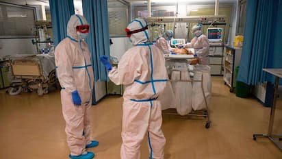 కరోనా డేంజర్ బెల్స్.. మూడో దశ వైపుగా ఢిల్లీ..?