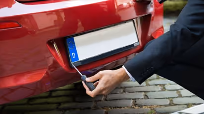 കേസായി, പൊലീസായി..; നമ്പര്‍പ്ലേറ്റ് പോയാല്‍ ഇനി പണി പാളും!