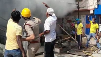 Fire breaks out at cloth showroom in Kolkata